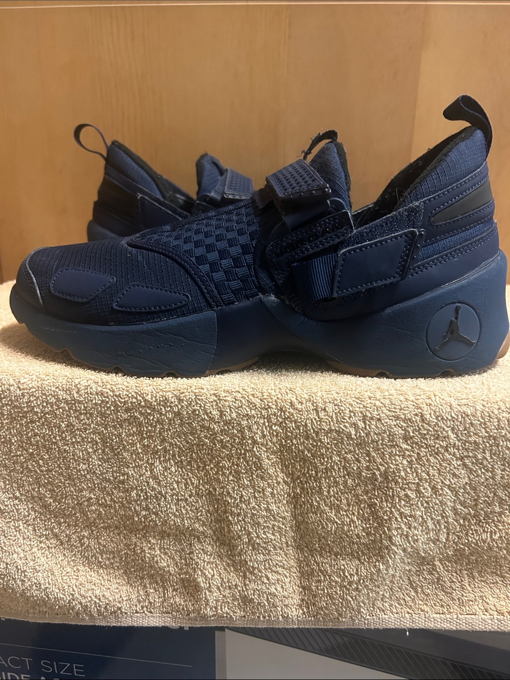 Jordan Mens Jordan Trunner Navy Blue Strap Sneakers